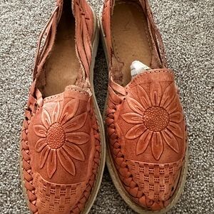 Women's Floral Embossed Tan Loafers